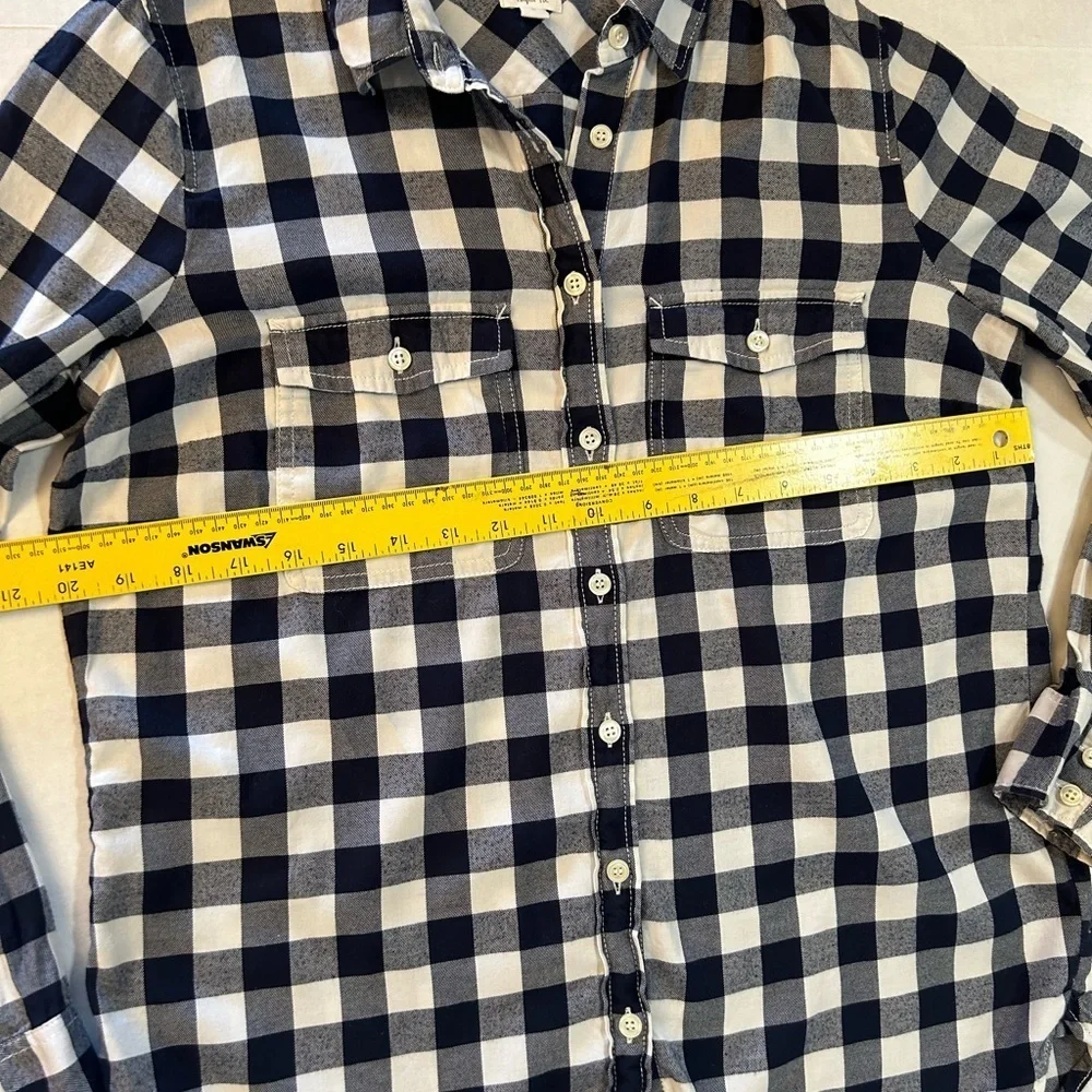 J.‎ Crew women’s Navy & White Checkered button down Shirt with pockets Sz-M AA18